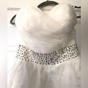 White wedding reception dress size x small/small 0/2
